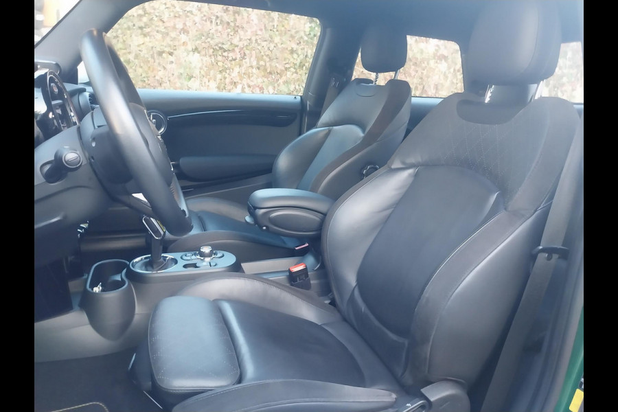 MINI Mini Electric Charged 33 kWh 184 PK | Navigatie | Stoelverwarming | 1e eigenaar |