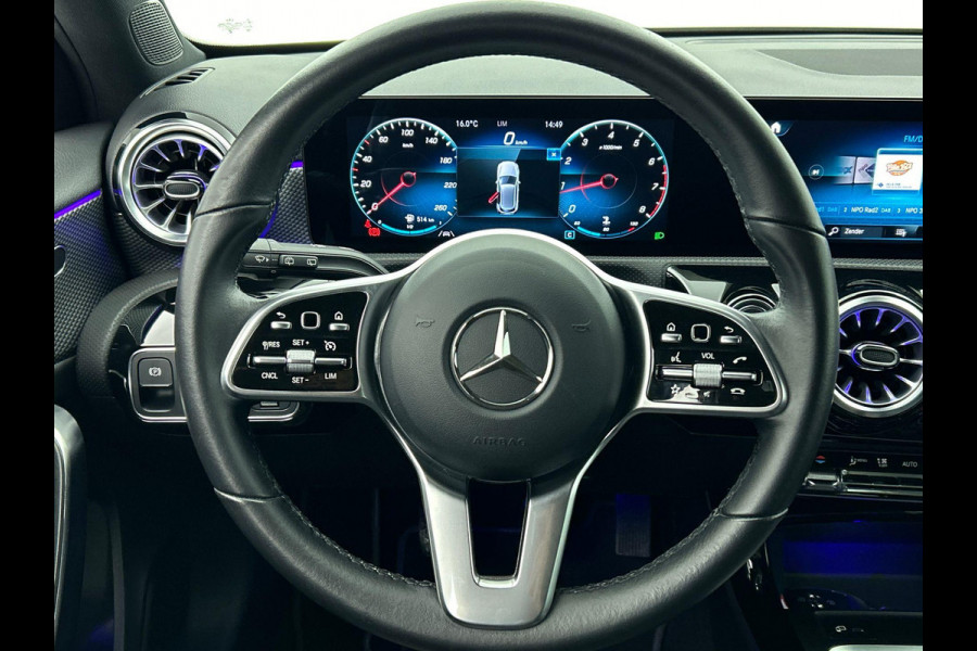 Mercedes-Benz A-Klasse 160 Business Solution Luxury Navigatie Apple Carplay/Android Auto Camera Parkeersensoren Cruise Control Stoelverwarming Virtual Cockpit Lichtmetalen velgen Climate Control