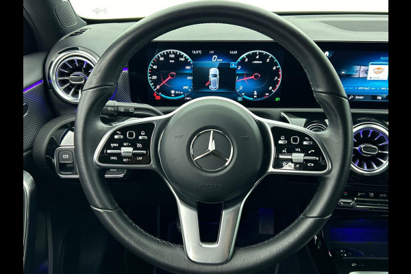 Mercedes-Benz A-Klasse 160 Business Solution Luxury Navigatie Apple Carplay/Android Auto Camera Parkeersensoren Cruise Control Stoelverwarming Virtual Cockpit Lichtmetalen velgen Climate Control