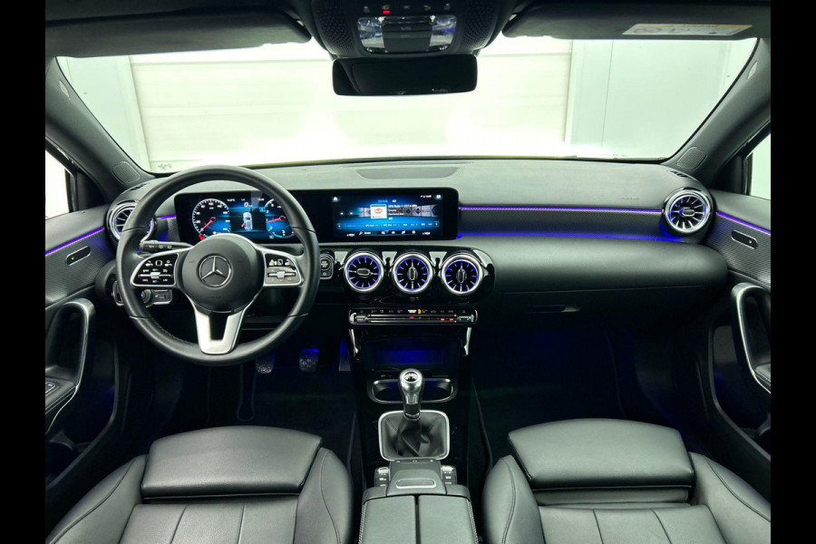 Mercedes-Benz A-Klasse 160 Business Solution Luxury Navigatie Apple Carplay/Android Auto Camera Parkeersensoren Cruise Control Stoelverwarming Virtual Cockpit Lichtmetalen velgen Climate Control