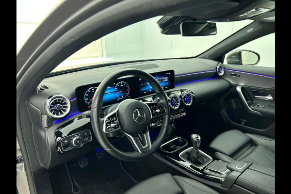 Mercedes-Benz A-Klasse 160 Business Solution Luxury Navigatie Apple Carplay/Android Auto Camera Parkeersensoren Cruise Control Stoelverwarming Virtual Cockpit Lichtmetalen velgen Climate Control