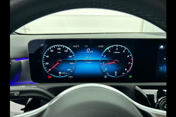 Mercedes-Benz A-Klasse 160 Business Solution Luxury Navigatie Apple Carplay/Android Auto Camera Parkeersensoren Cruise Control Stoelverwarming Virtual Cockpit Lichtmetalen velgen Climate Control