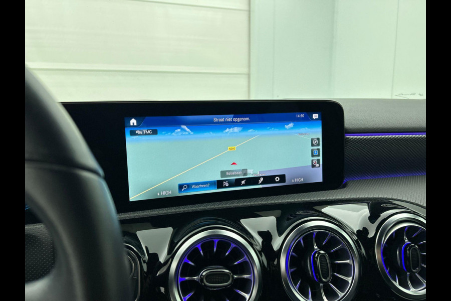 Mercedes-Benz A-Klasse 160 Business Solution Luxury Navigatie Apple Carplay/Android Auto Camera Parkeersensoren Cruise Control Stoelverwarming Virtual Cockpit Lichtmetalen velgen Climate Control