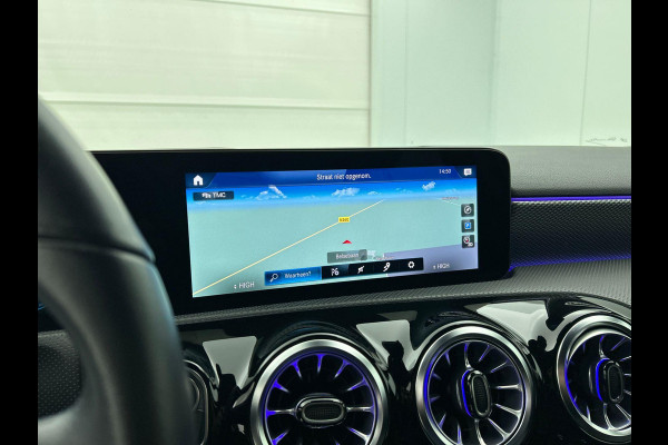 Mercedes-Benz A-Klasse 160 Business Solution Luxury Navigatie Apple Carplay/Android Auto Camera Parkeersensoren Cruise Control Stoelverwarming Virtual Cockpit Lichtmetalen velgen Climate Control