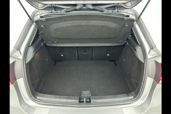 Mercedes-Benz A-Klasse 160 Business Solution Luxury Navigatie Apple Carplay/Android Auto Camera Parkeersensoren Cruise Control Stoelverwarming Virtual Cockpit Lichtmetalen velgen Climate Control