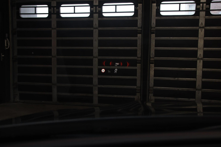 Mercedes-Benz C-Klasse 200 AMG PANO-BURMESTER-MEMORY-HUD-360