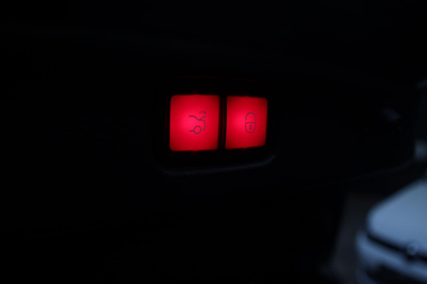 Mercedes-Benz C-Klasse 200 AMG PANO-BURMESTER-MEMORY-HUD-360