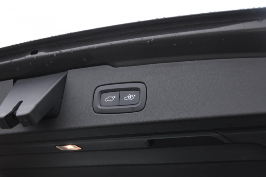 Volvo V60 B4 211PK Automaat Plus Bright / Adaptieve cruise control / BLIS / Elektrische stoelen / stuur - stoelverwarming / elektrische achterklep