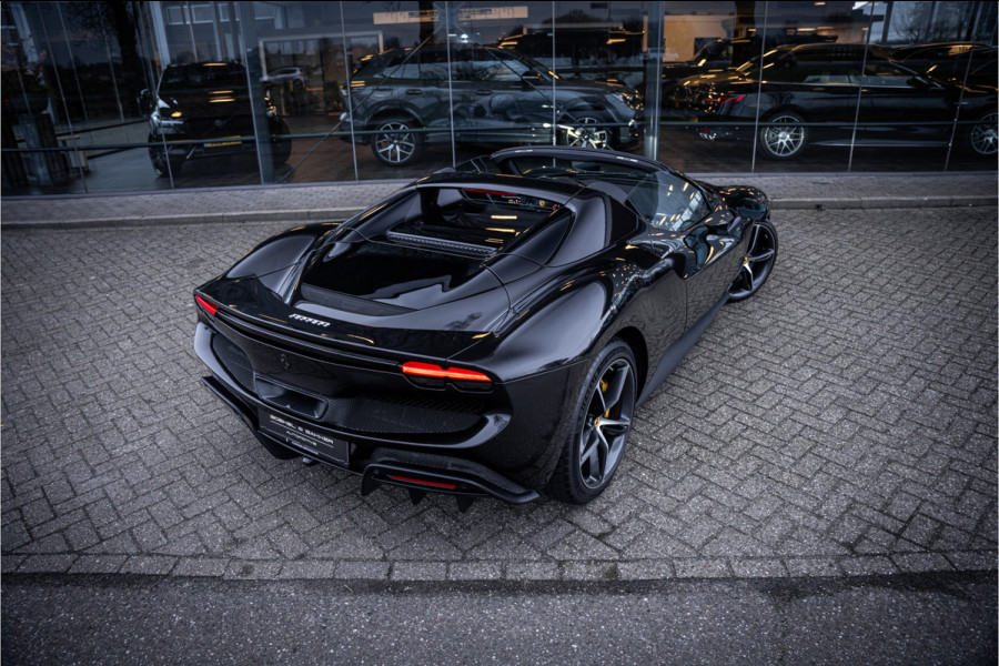 Ferrari 296 GTS 3.0 V6 830pk ** Kroymans ** Daytona Seats ** Lift ** HUD ** Pass Display ** Carbon Btw