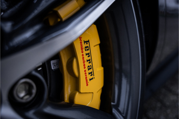 Ferrari 296 GTS 3.0 V6 830pk ** Kroymans ** Daytona Seats ** Lift ** HUD ** Pass Display ** Carbon Btw