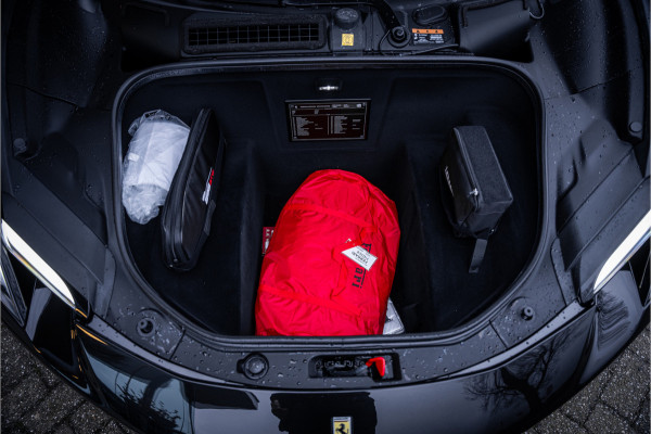 Ferrari 296 GTS 3.0 V6 830pk ** Kroymans ** Daytona Seats ** Lift ** HUD ** Pass Display ** Carbon Btw