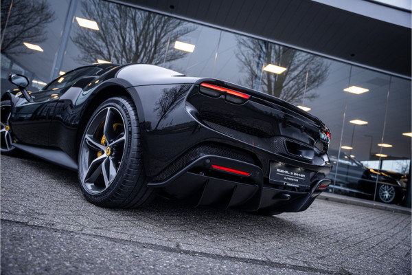 Ferrari 296 GTS 3.0 V6 830pk ** Kroymans ** Daytona Seats ** Lift ** HUD ** Pass Display ** Carbon Btw