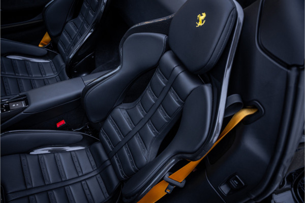 Ferrari 296 GTS 3.0 V6 830pk ** Kroymans ** Daytona Seats ** Lift ** HUD ** Pass Display ** Carbon Btw