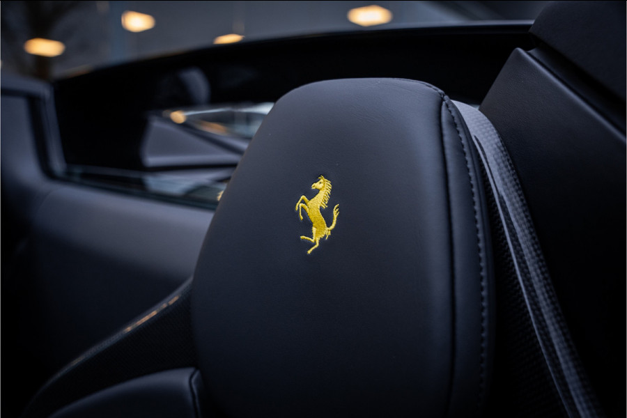 Ferrari 296 GTS 3.0 V6 830pk ** Kroymans ** Daytona Seats ** Lift ** HUD ** Pass Display ** Carbon Btw