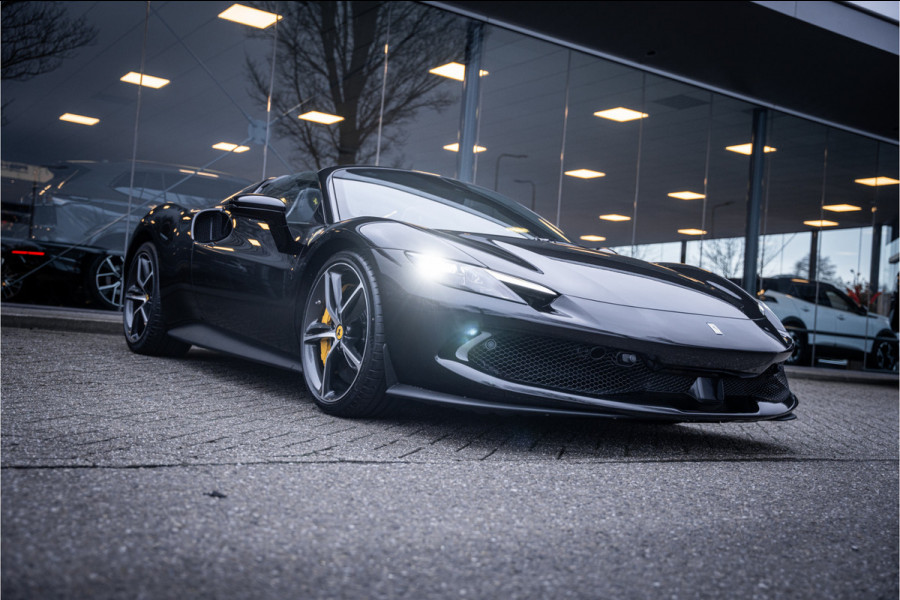 Ferrari 296 GTS 3.0 V6 830pk ** Kroymans ** Daytona Seats ** Lift ** HUD ** Pass Display ** Carbon Btw