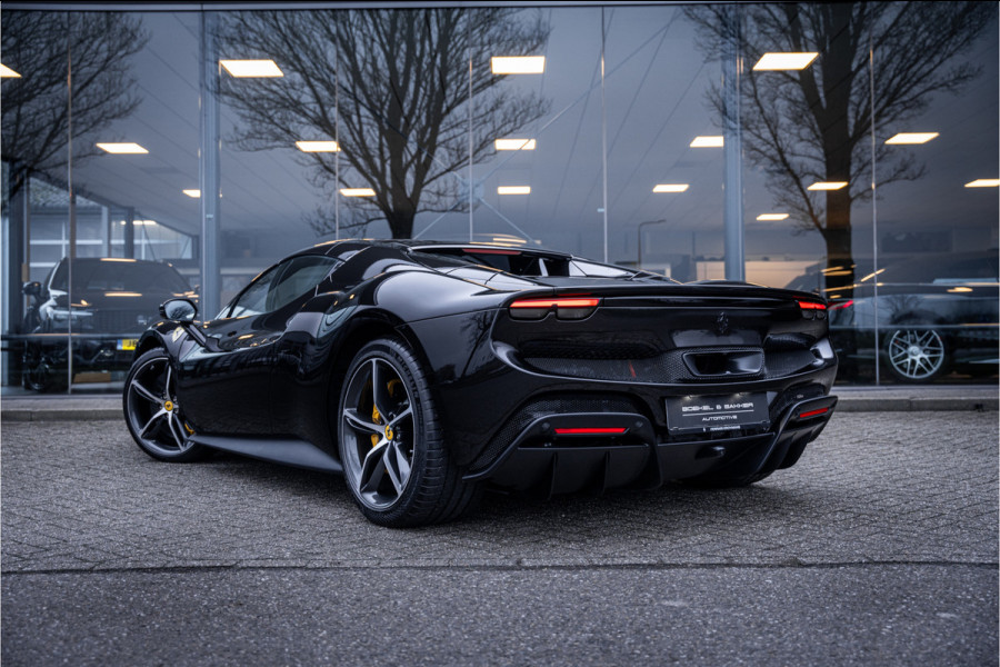 Ferrari 296 GTS 3.0 V6 830pk ** Kroymans ** Daytona Seats ** Lift ** HUD ** Pass Display ** Carbon Btw