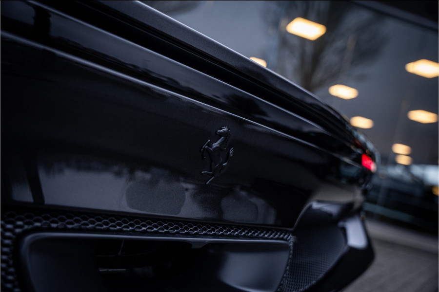 Ferrari 296 GTS 3.0 V6 830pk ** Kroymans ** Daytona Seats ** Lift ** HUD ** Pass Display ** Carbon Btw