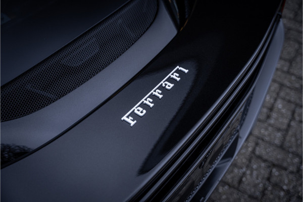 Ferrari 296 GTS 3.0 V6 830pk ** Kroymans ** Daytona Seats ** Lift ** HUD ** Pass Display ** Carbon Btw