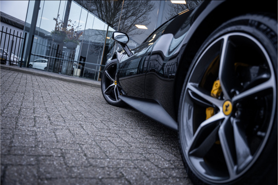 Ferrari 296 GTS 3.0 V6 830pk ** Kroymans ** Daytona Seats ** Lift ** HUD ** Pass Display ** Carbon Btw