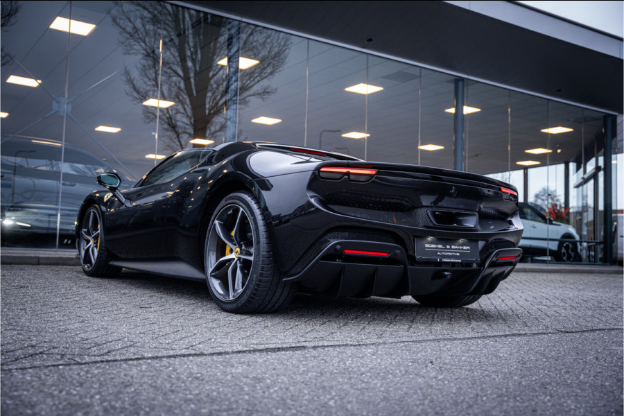 Ferrari 296 GTS 3.0 V6 830pk ** Kroymans ** Daytona Seats ** Lift ** HUD ** Pass Display ** Carbon Btw