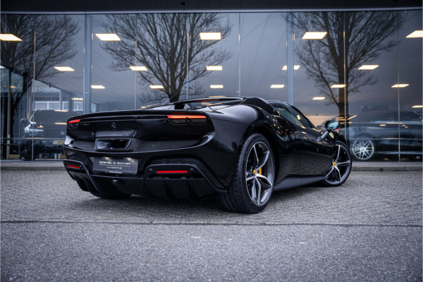 Ferrari 296 GTS 3.0 V6 830pk ** Kroymans ** Daytona Seats ** Lift ** HUD ** Pass Display ** Carbon Btw