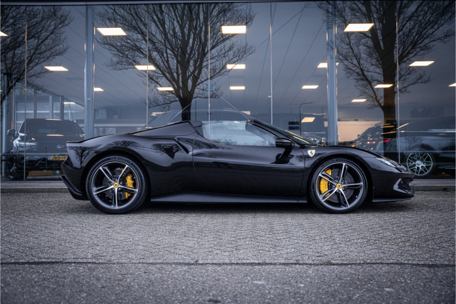 Ferrari 296 GTS 3.0 V6 830pk ** Kroymans ** Daytona Seats ** Lift ** HUD ** Pass Display ** Carbon Btw