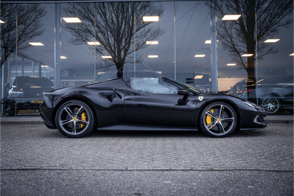 Ferrari 296 GTS 3.0 V6 830pk ** Kroymans ** Daytona Seats ** Lift ** HUD ** Pass Display ** Carbon Btw