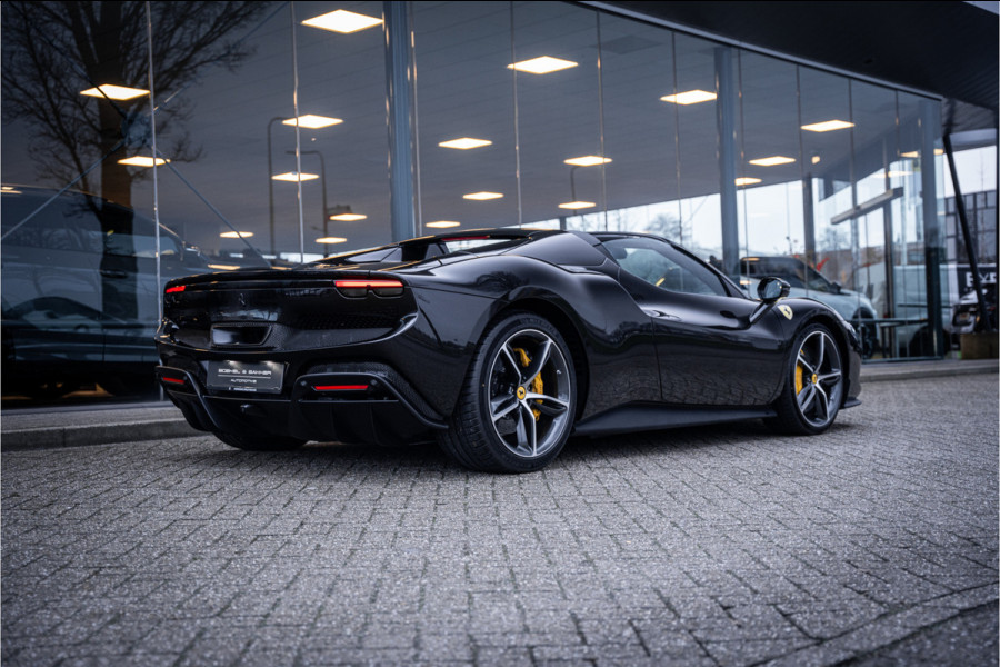 Ferrari 296 GTS 3.0 V6 830pk ** Kroymans ** Daytona Seats ** Lift ** HUD ** Pass Display ** Carbon Btw