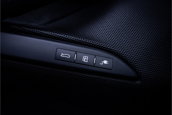 Ferrari 296 GTS 3.0 V6 830pk ** Kroymans ** Daytona Seats ** Lift ** HUD ** Pass Display ** Carbon Btw