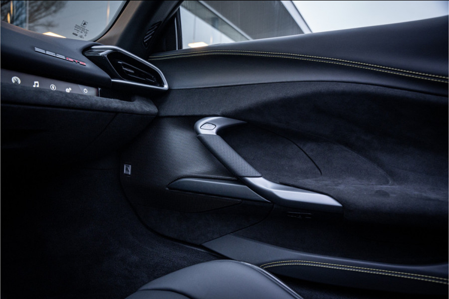 Ferrari 296 GTS 3.0 V6 830pk ** Kroymans ** Daytona Seats ** Lift ** HUD ** Pass Display ** Carbon Btw