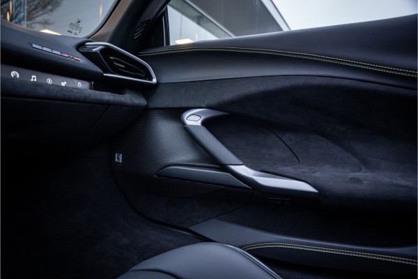 Ferrari 296 GTS 3.0 V6 830pk ** Kroymans ** Daytona Seats ** Lift ** HUD ** Pass Display ** Carbon Btw