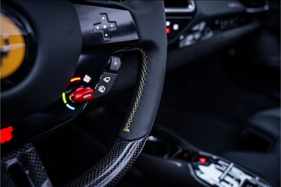 Ferrari 296 GTS 3.0 V6 830pk ** Kroymans ** Daytona Seats ** Lift ** HUD ** Pass Display ** Carbon Btw