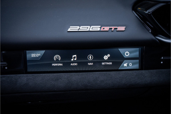 Ferrari 296 GTS 3.0 V6 830pk ** Kroymans ** Daytona Seats ** Lift ** HUD ** Pass Display ** Carbon Btw