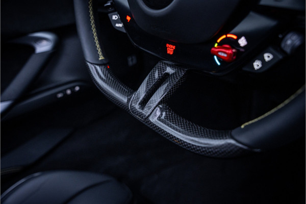 Ferrari 296 GTS 3.0 V6 830pk ** Kroymans ** Daytona Seats ** Lift ** HUD ** Pass Display ** Carbon Btw