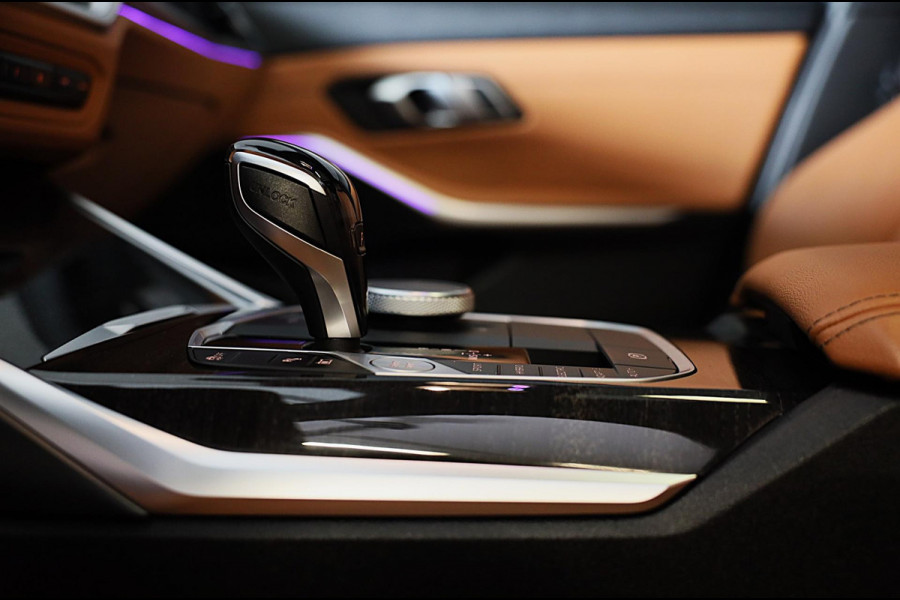 BMW 3-serie 330e High Executive M Sport / Head Up / Memory / Acc / Lane Assist / Dode Hoek / Open Dak / Cognac Leder / Camera /Led