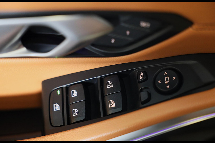 BMW 3-serie 330e High Executive M Sport / Head Up / Memory / Acc / Lane Assist / Dode Hoek / Open Dak / Cognac Leder / Camera /Led