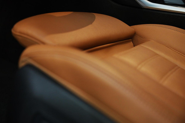 BMW 3-serie 330e High Executive M Sport / Head Up / Memory / Acc / Lane Assist / Dode Hoek / Open Dak / Cognac Leder / Camera /Led