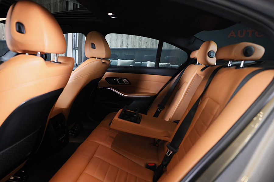 BMW 3-serie 330e High Executive M Sport / Head Up / Memory / Acc / Lane Assist / Dode Hoek / Open Dak / Cognac Leder / Camera /Led