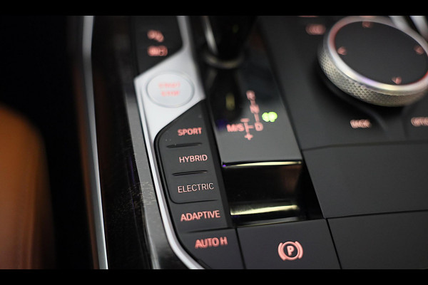 BMW 3-serie 330e High Executive M Sport / Head Up / Memory / Acc / Lane Assist / Dode Hoek / Open Dak / Cognac Leder / Camera /Led