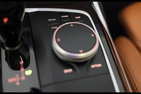 BMW 3-serie 330e High Executive M Sport / Head Up / Memory / Acc / Lane Assist / Dode Hoek / Open Dak / Cognac Leder / Camera /Led