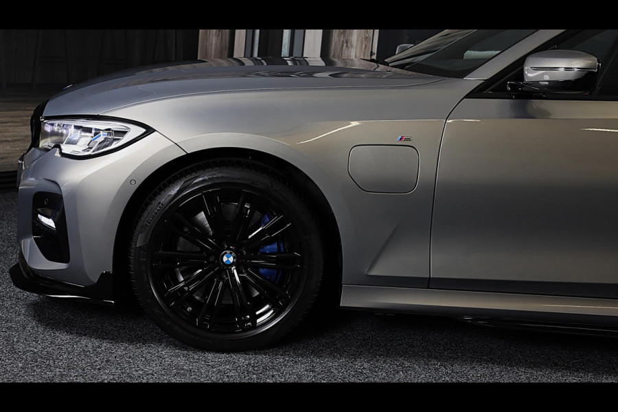 BMW 3-serie 330e High Executive M Sport / Head Up / Memory / Acc / Lane Assist / Dode Hoek / Open Dak / Cognac Leder / Camera /Led