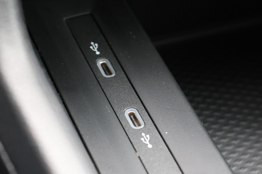 Volkswagen Caddy Cargo Maxi 2.0 TDI R-Line DSG | LED | Camera | CarPlay | Lane Assist | Virtual Cockpit | Stoelverwarming | Cruise control | DAB | Trekhaak | Keyless Go | Maxton spoilerkit | Fabrieksgarantie