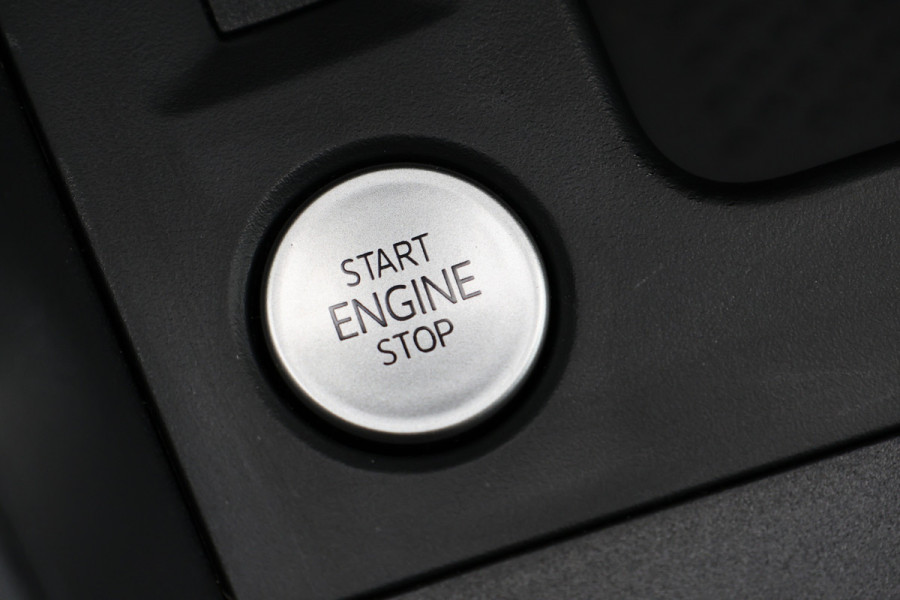 Volkswagen Caddy Cargo Maxi 2.0 TDI R-Line DSG | LED | Camera | CarPlay | Lane Assist | Virtual Cockpit | Stoelverwarming | Cruise control | DAB | Trekhaak | Keyless Go | Fabrieksgarantie