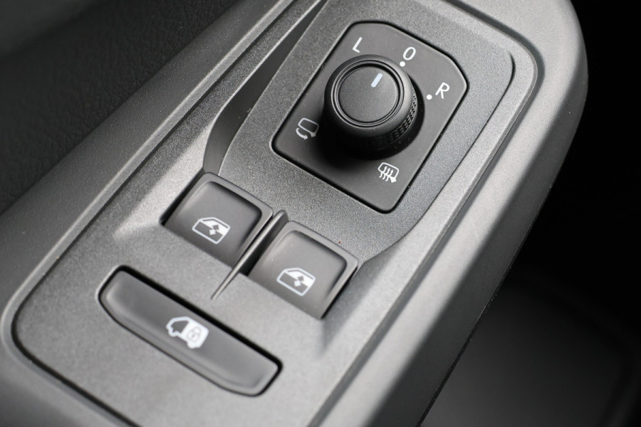 Volkswagen Caddy Cargo Maxi 2.0 TDI R-Line DSG | LED | Camera | CarPlay | Lane Assist | Virtual Cockpit | Stoelverwarming | Cruise control | DAB | Trekhaak | Keyless Go | Fabrieksgarantie