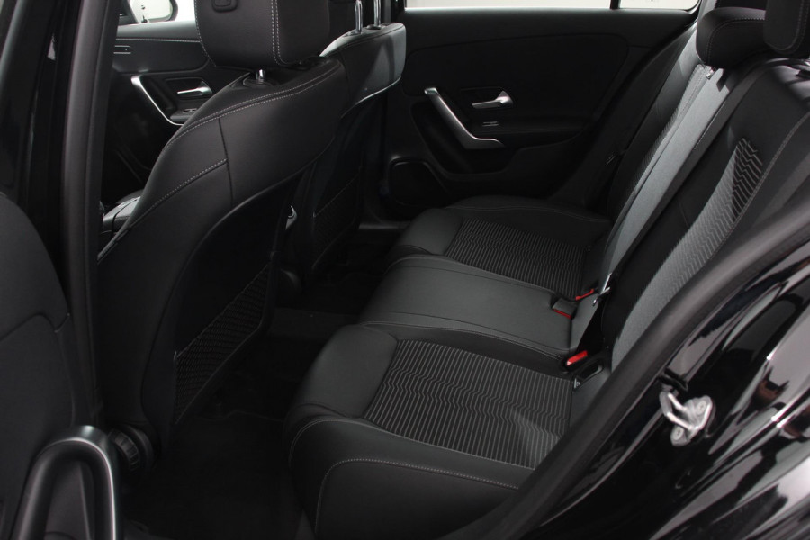 Mercedes-Benz A-Klasse 180 136pk DCT Progressive Navigatie Parkeersensoren Camera Cruise Control Stoelverwarming Ledverlichting Climate Control