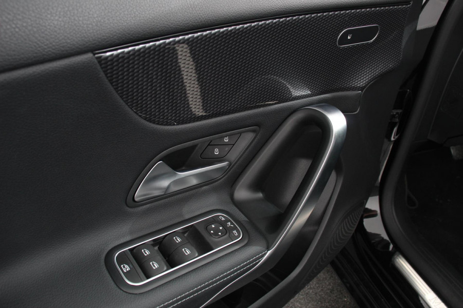 Mercedes-Benz A-Klasse 180 136pk DCT Progressive Navigatie Parkeersensoren Camera Cruise Control Stoelverwarming Ledverlichting Climate Control