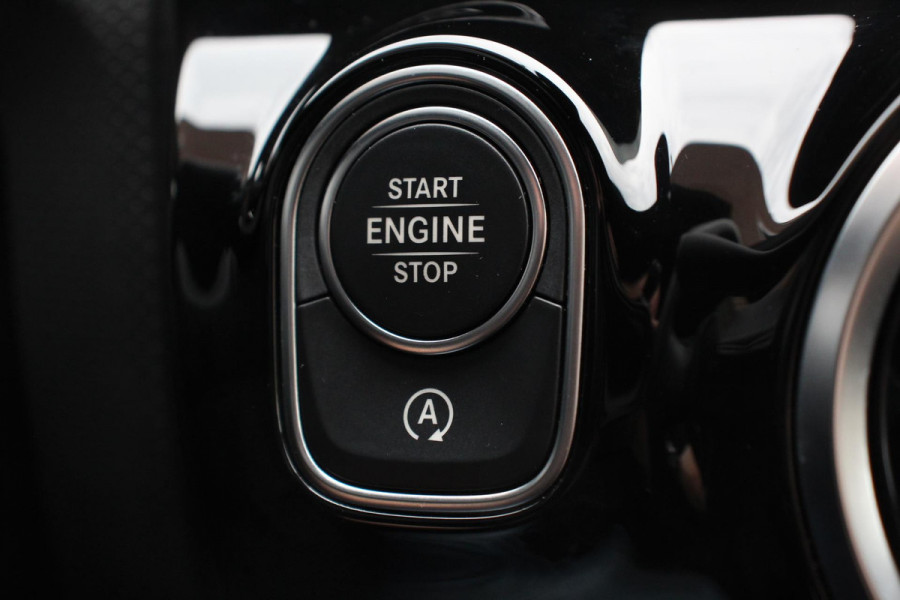 Mercedes-Benz A-Klasse 180 136pk DCT Progressive Navigatie Parkeersensoren Camera Cruise Control Stoelverwarming Ledverlichting Climate Control