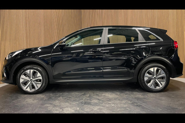Kia e-Niro 64 kWh|100% SOH|NIEUWE LOGO|FACELIFT|3-FASE|TREKHAAK|1/2 LEDER|ACC|APPLE CARPLAY/ANDROID AUT|CAMERA|1e EIG|NL-AUTO|NAP|