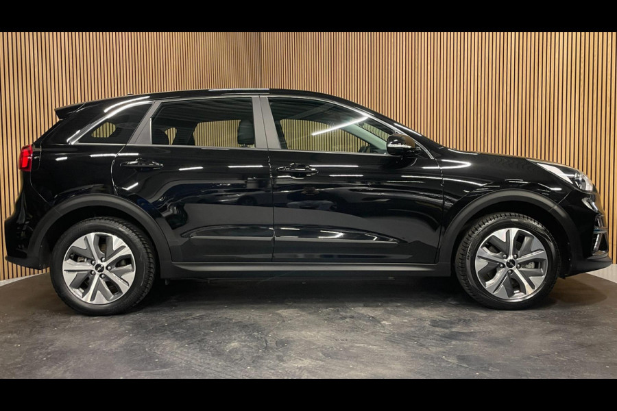 Kia e-Niro 64 kWh|100% SOH|NIEUWE LOGO|FACELIFT|3-FASE|TREKHAAK|1/2 LEDER|ACC|APPLE CARPLAY/ANDROID AUT|CAMERA|1e EIG|NL-AUTO|NAP|