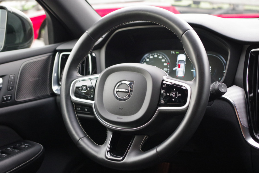 Volvo V60 2.0 T8 Recharge 390 PK AWD R-Design PHEV, Trekhaak, 360 Camera, Memory, H/K Sound, Adap. Cruise Control